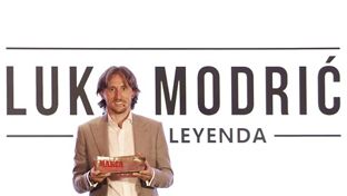Modrić recebeu o prémio Marca Leyenda