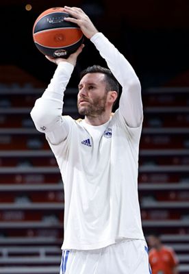 entrenamiento del real madrid de baloncesto en belgrado