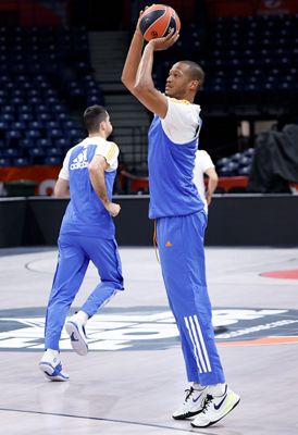 entrenamiento del real madrid de baloncesto en belgrado