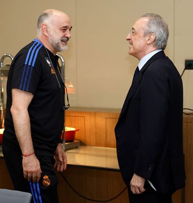 florentino pérez con el equipo en belgrado