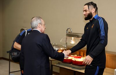 florentino pérez con el equipo en belgrado