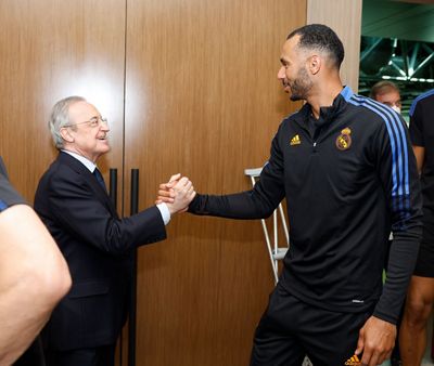 florentino pérez con el equipo en belgrado