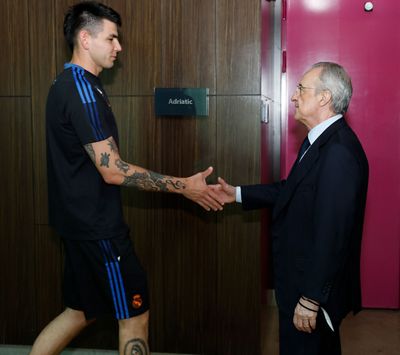 florentino pérez con el equipo en belgrado