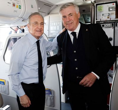 el presidente viajó con el equipo a parís