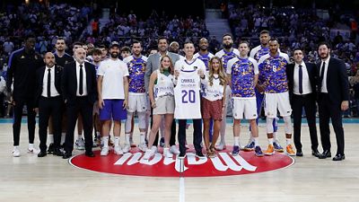 Homenaje a Carroll antes del Real Madrid-Bitci Baskonia