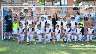 Casillas visita la escuela de la Fundación Real Madrid y Banco Santander en Pozuelo de Alarcón