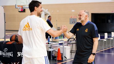 Visita de Pablo Laso a la plantilla
