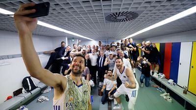 The players celebrate the 36th basketball league title