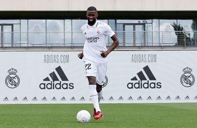 rüdiger posó con la camiseta del real madrid