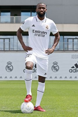 rüdiger posó con la camiseta del real madrid