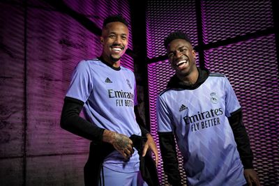 el real madrid y adidas presentan la segunda camiseta de la temporada 2022-23