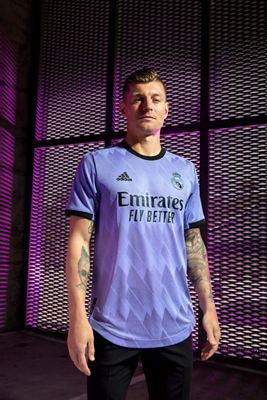 el real madrid y adidas presentan la segunda camiseta de la temporada 2022-23