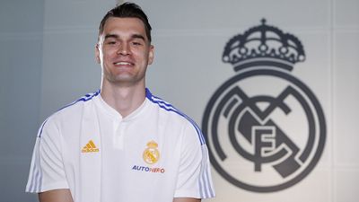 Hezonja: 'Je suis heureux de jouer dans le plus grand club du monde'