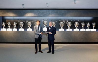 firma del acuerdo de colaboración entre el real madrid y bmw españa