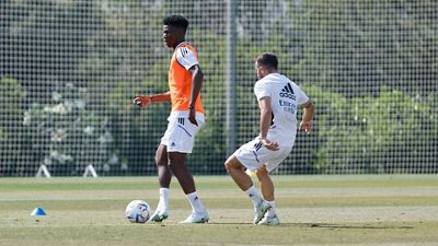 Intensive Schicht mit Ball im zweiten Training des Tages