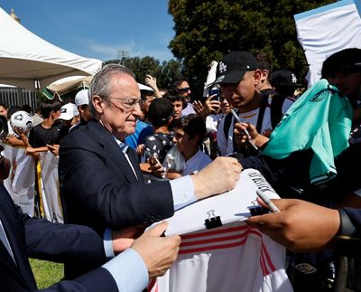 el presidente con la afición en ucla