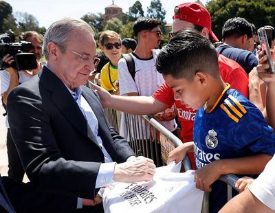 el presidente con la afición en ucla