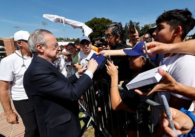 el presidente con la afición en ucla