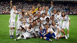 Hace 17 años el Real Madrid ganó su octava Supercopa de España