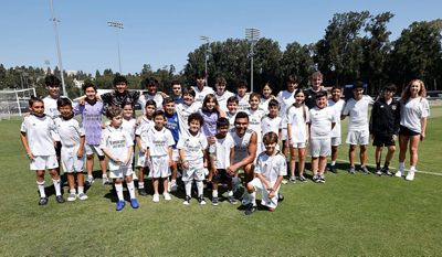 los alumnos del clínic de la fundación en los ángeles disfrutaron con el equipo