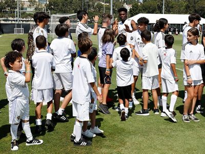 los alumnos del clínic de la fundación en los ángeles disfrutaron con el equipo