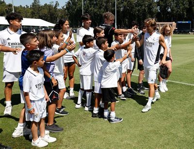 los alumnos del clínic de la fundación en los ángeles disfrutaron con el equipo