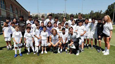 los alumnos del clínic de la fundación en los ángeles disfrutaron con el equipo