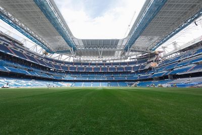 el nuevo césped del santiago bernabéu