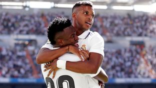 المتصدر يفوز في عودته إلى البرنابيو