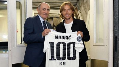 Modrić, gol con el exterior en su partido 100 en la Champions