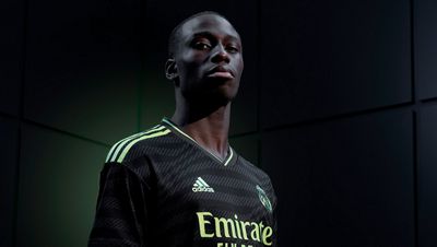 tercera camiseta de la temporada 2022-23