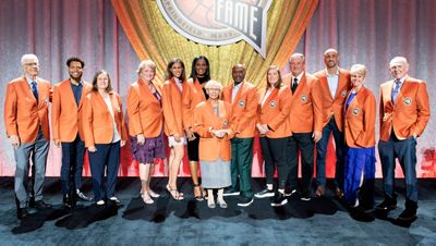 george karl en el salón de la fama del baloncesto