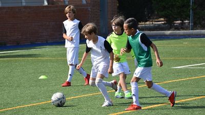 Últimas plazas para las escuelas sociodeportivas de fútbol y baloncesto de la Fundación