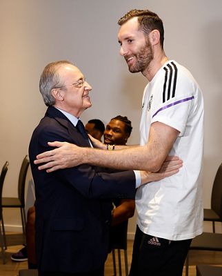 el presidente con el equipo en sevilla