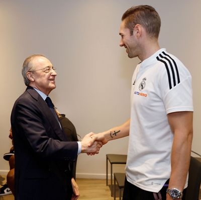 el presidente con el equipo en sevilla