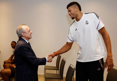 el presidente con el equipo en sevilla