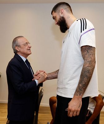 el presidente con el equipo en sevilla