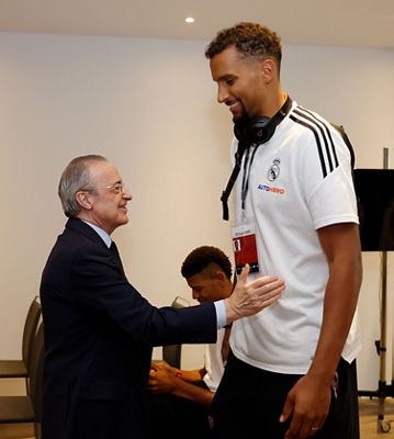el presidente con el equipo en sevilla