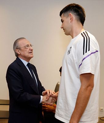 el presidente con el equipo en sevilla