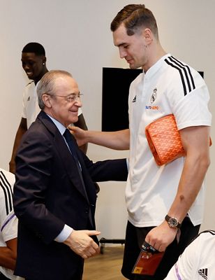 el presidente con el equipo en sevilla