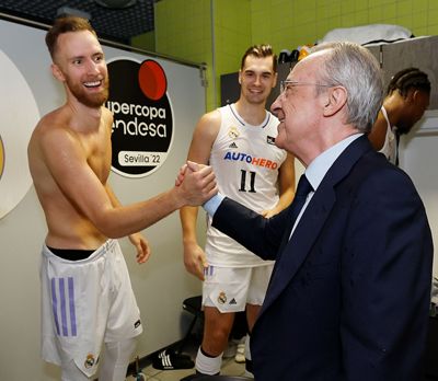 la celebración de los campeones en el vestuario