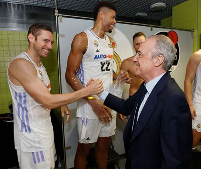 la celebración de los campeones en el vestuario