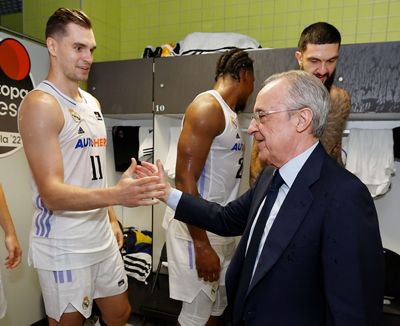 la celebración de los campeones en el vestuario