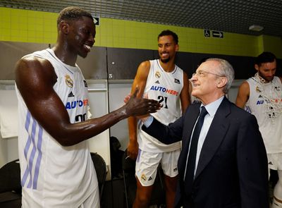 la celebración de los campeones en el vestuario