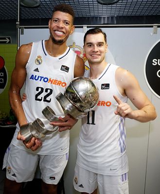 la celebración de los campeones en el vestuario