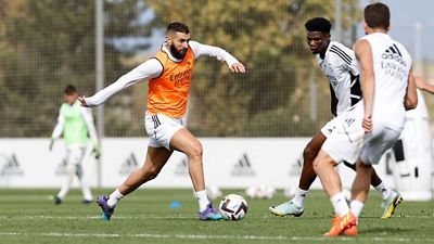 Benzema se ejercita con el grupo