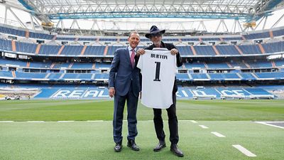 Tim Burton visita el Santiago Bernabéu