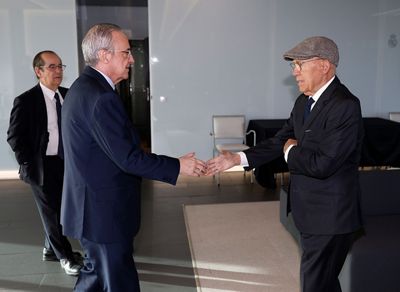 el presidente y amancio visitan la ciudad real madrid