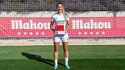 Athenea named Mahou Five Star player for September