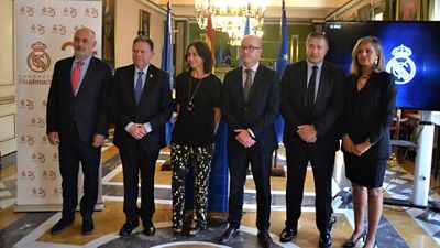 El alcalde de Oviedo y Gallego presentan la nueva escuela de la Fundación en Asturias